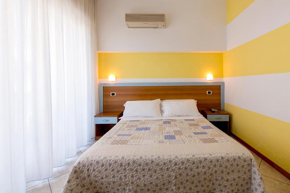 Hotel Le Soleil San Benedetto del Tronto Exteriör bild